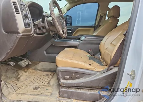 2018 GMC Sierra K2500 Denali z USA, uszkodzony, nr VIN 1GT12UEY2JF245014